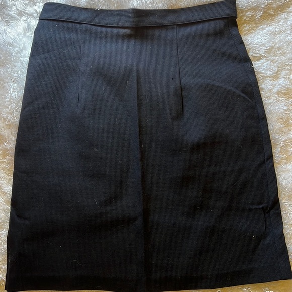 Brioche Dresses & Skirts - Brioche lightweight simple above the knee black skirt sz5/6